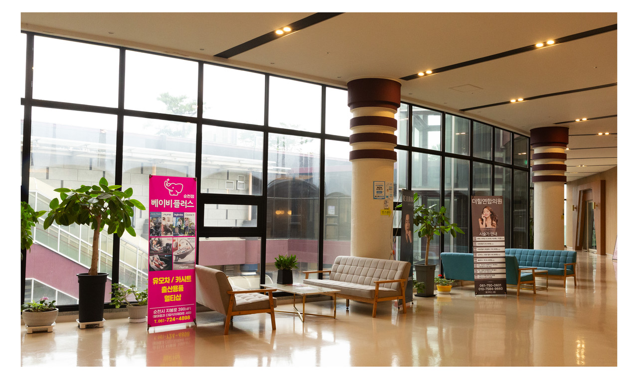 마더힐 산후조리원 외부 로비 모습