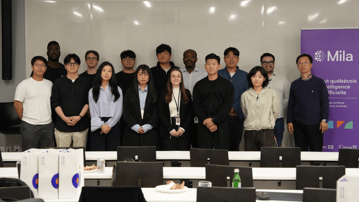 현지 파견 국내 AI 스타트업 관계자들이 밀라 AI 연구소 연구진들과 기념사진 촬영을 하고 있다. (사진=서울AI허브)