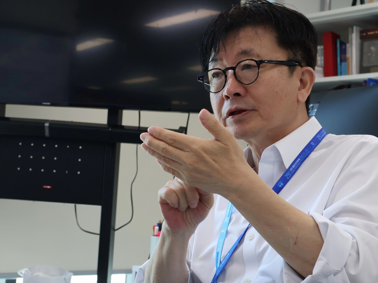 신철 집행위원장이 올해의 BIFAN AI 출품작을 소개하고 있다. (사진=BIFAN)