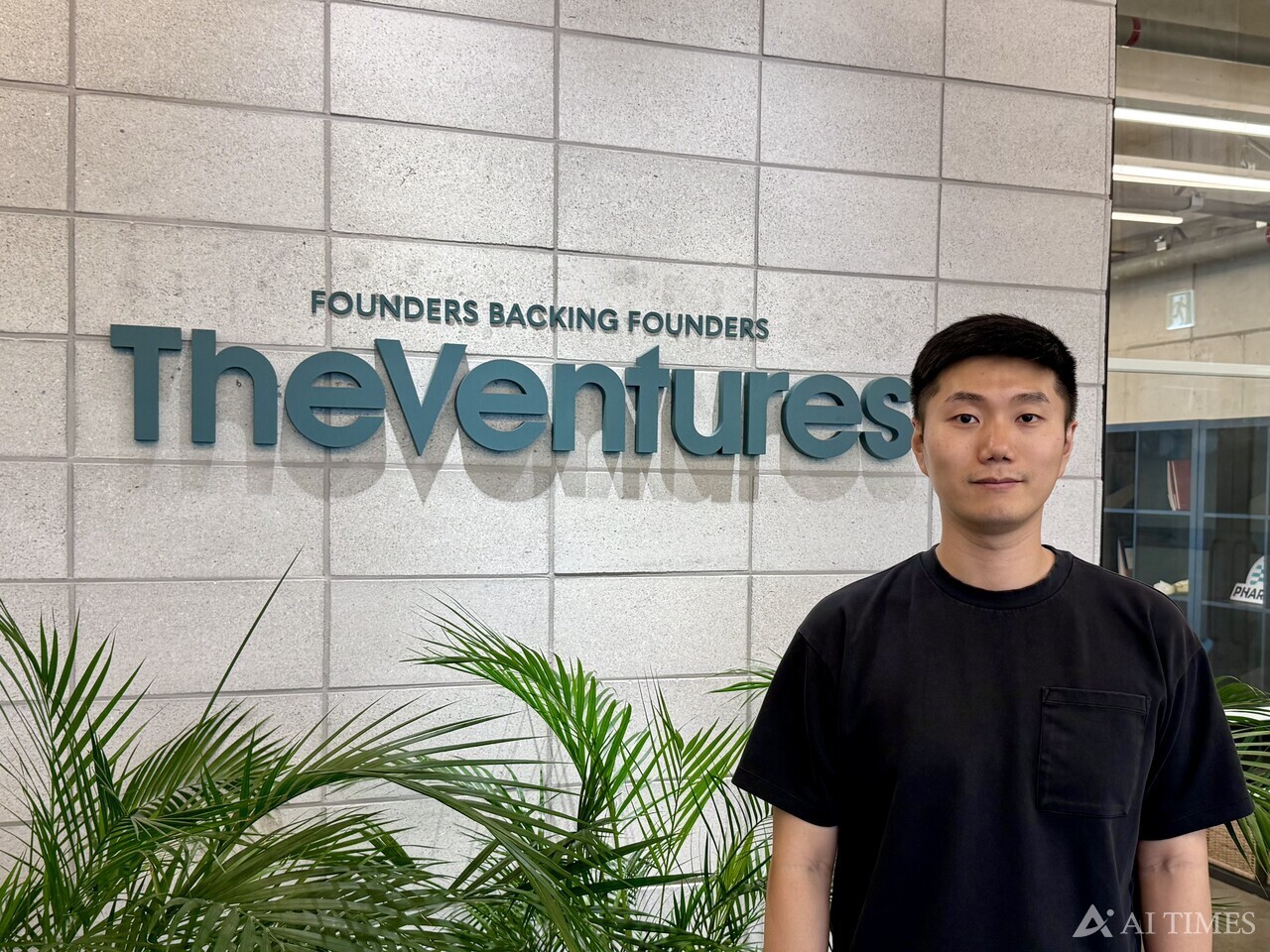 황성현 더벤처스 테크리드가 서울 성수동 사무실에서 AI 심사역 ‘비키1.0‘을 소개했다.