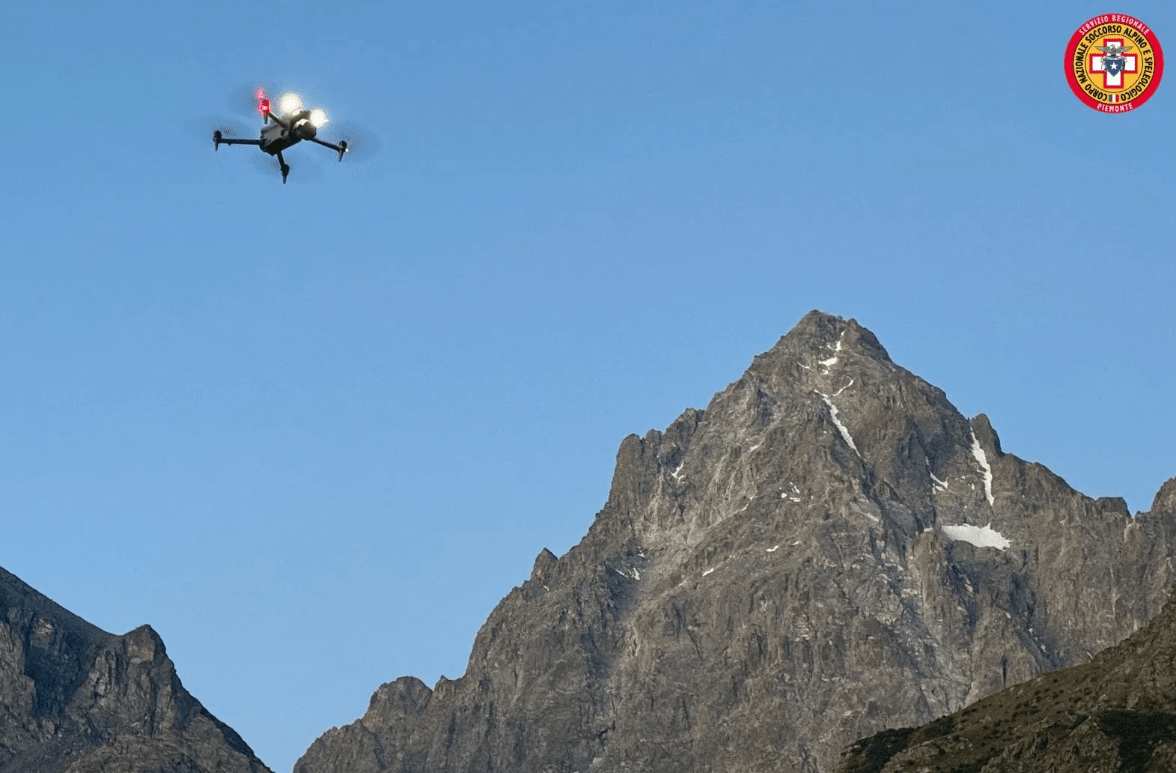 실종된 등산객의 시신을 수색하는 드론 (사진=CNSAS)