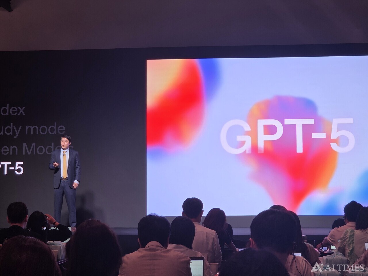 제이슨 권 CSO가 오픈AI 서비스를 소개하고 있다.