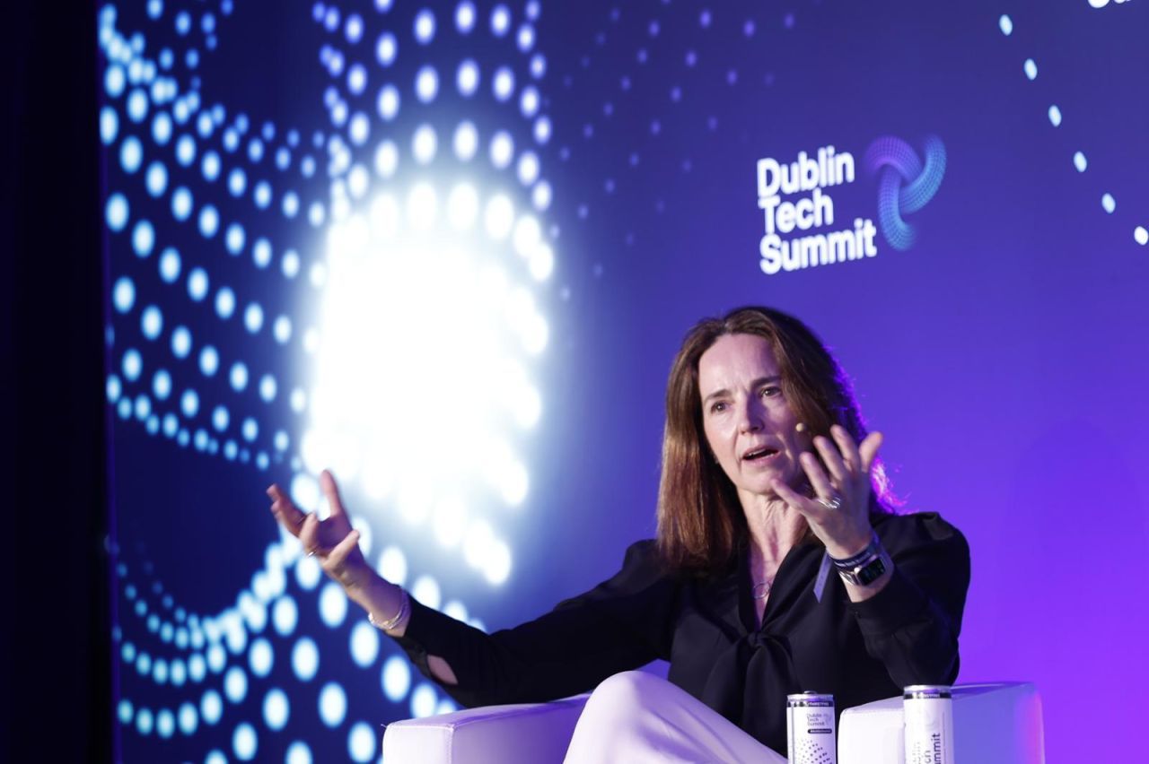 (사진=링크드인, Sarah Friar)