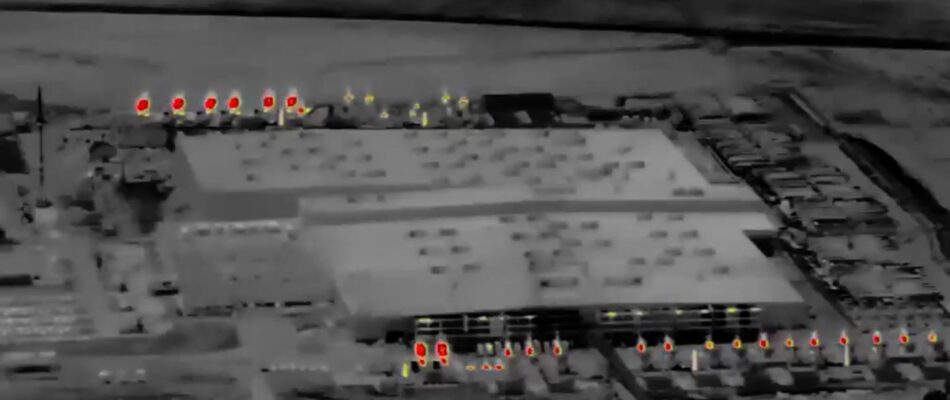 xAI의 콜로서스 항공 사진. 전력을 공급하기 위해 가동 중인 가스터빈을 보여준다. (사진=Southern Environmental Law Center)