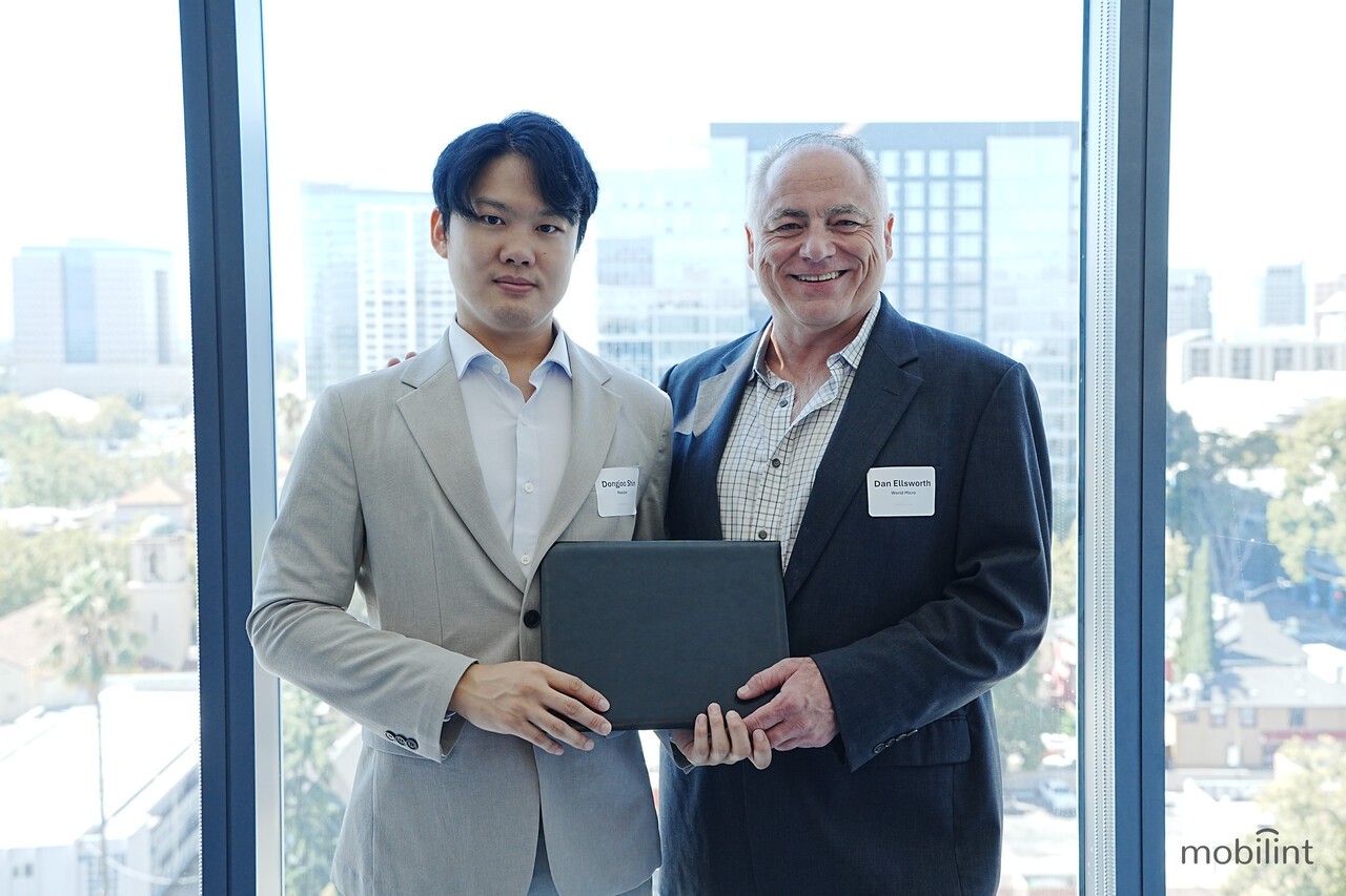 신동주 모빌린트 대표(왼쪽)과 단 엘스워스 월드마이크로 대표(사진=모빌린트)