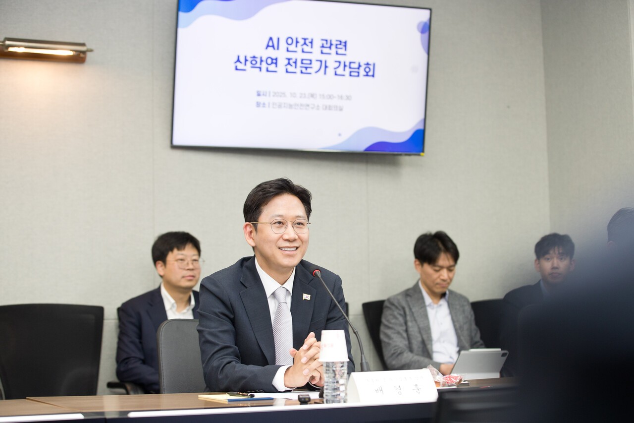 배경훈 부총리가 산학연 간담회를 진행하고 있다. (사진=과학기술정보통신부)