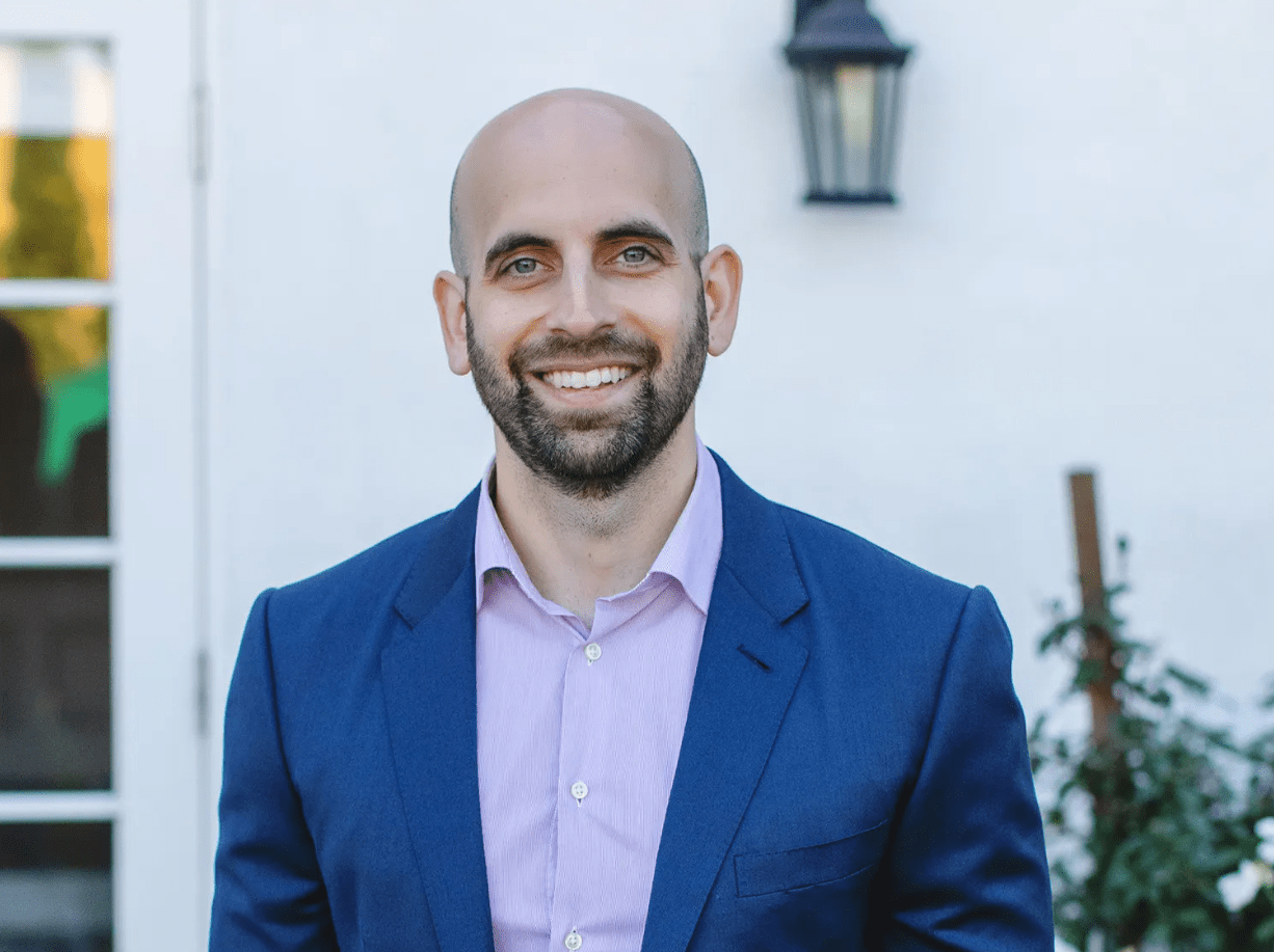 '라마' 개발 총괄, 에어비앤비 CTO로 옮겨...메타의 '라마 1세대' 리더십 막 내려 