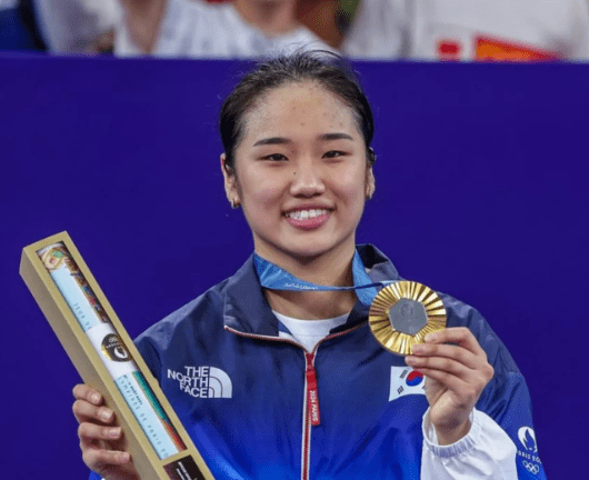 [AI 이슈트렌드] 안세영 3연패 1위...한달 넘게 이어진 박나래 논란 - 뉴스 썸네일 이미지