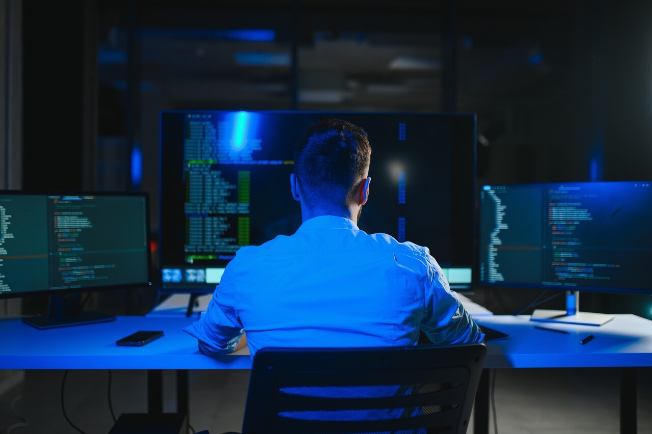 바이브 코딩으로 높아진 눈..."스타트업은 이제 '미친 개발자' 원해" - 뉴스 썸네일 이미지