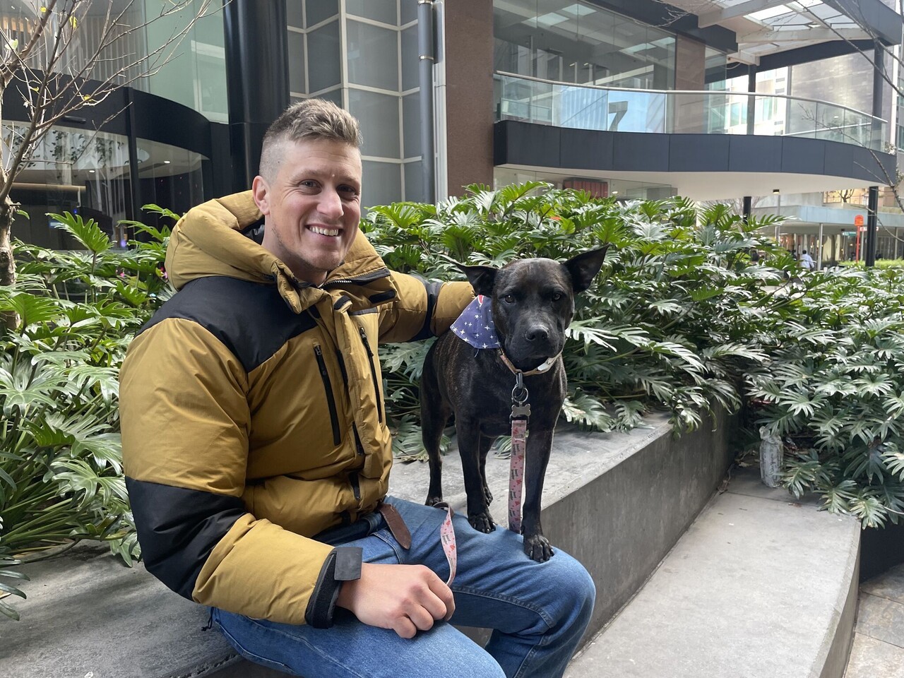 폴 스티븐 코닝엄과 로지 (사진=링크드인, Paul Steven Conyngham)