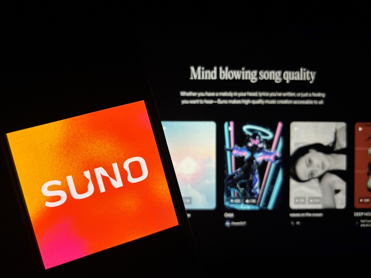 수노, 주요 음반사들과 AI 음악 협상 난항...'폐쇄형vs개방형' 생태계 충돌