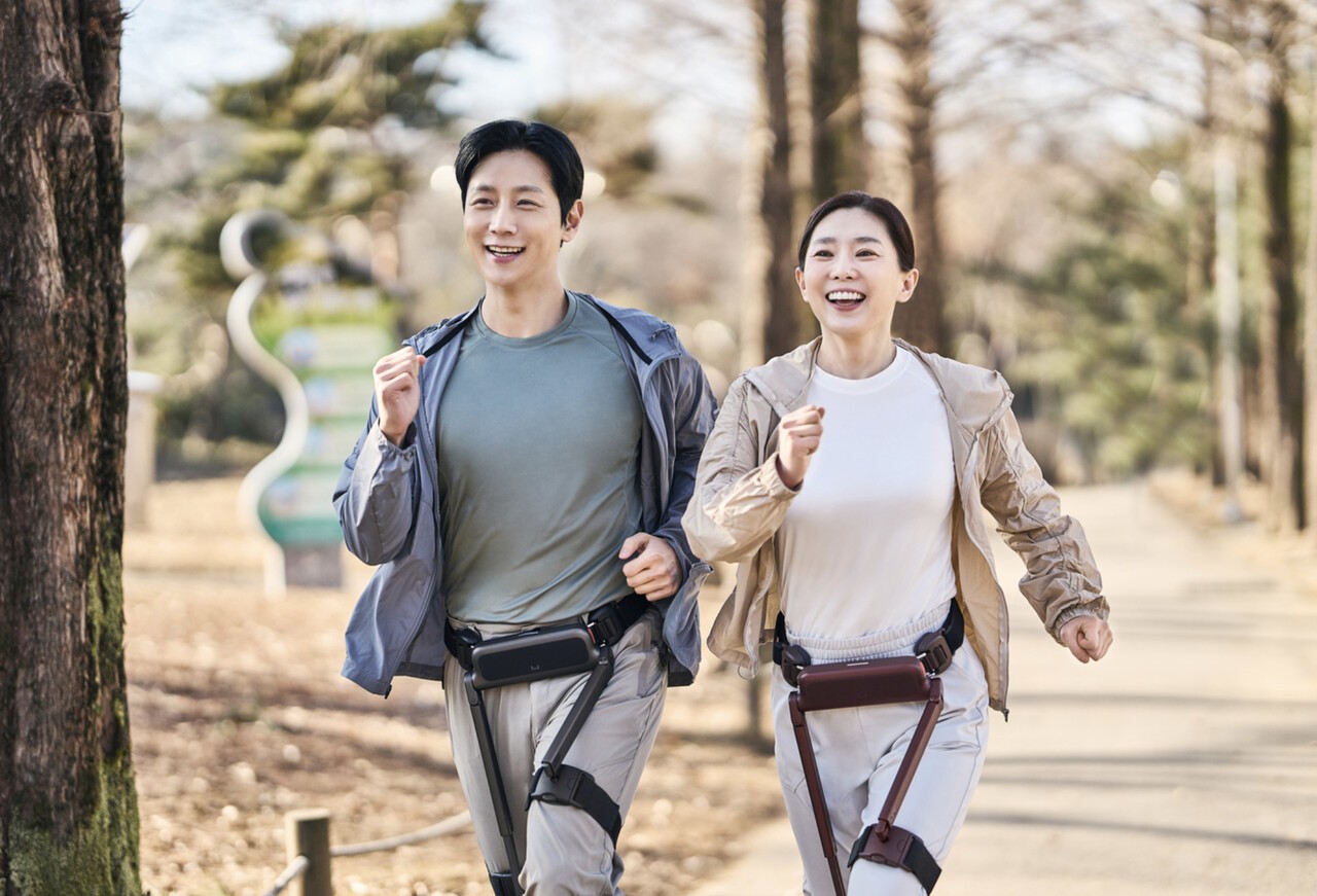 [체험기] "20대인 내가 왜 웨어러블 로봇을?"...몇분 만에 깨진 선입견 - 뉴스 썸네일 이미지