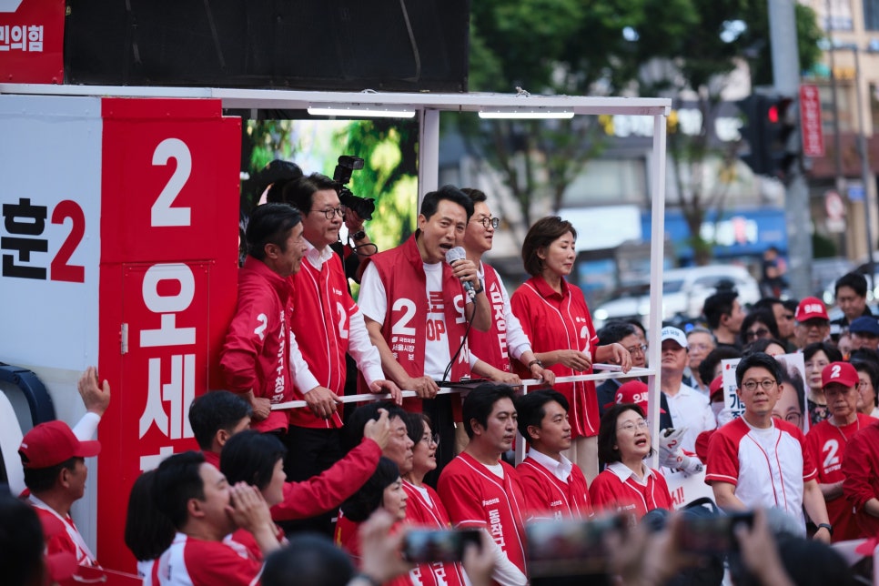 [AI 이슈트렌드] 한화에어로 폭발부터 6·3 지선 논란, 흔들리는 반도체... - 뉴스 썸네일 이미지
