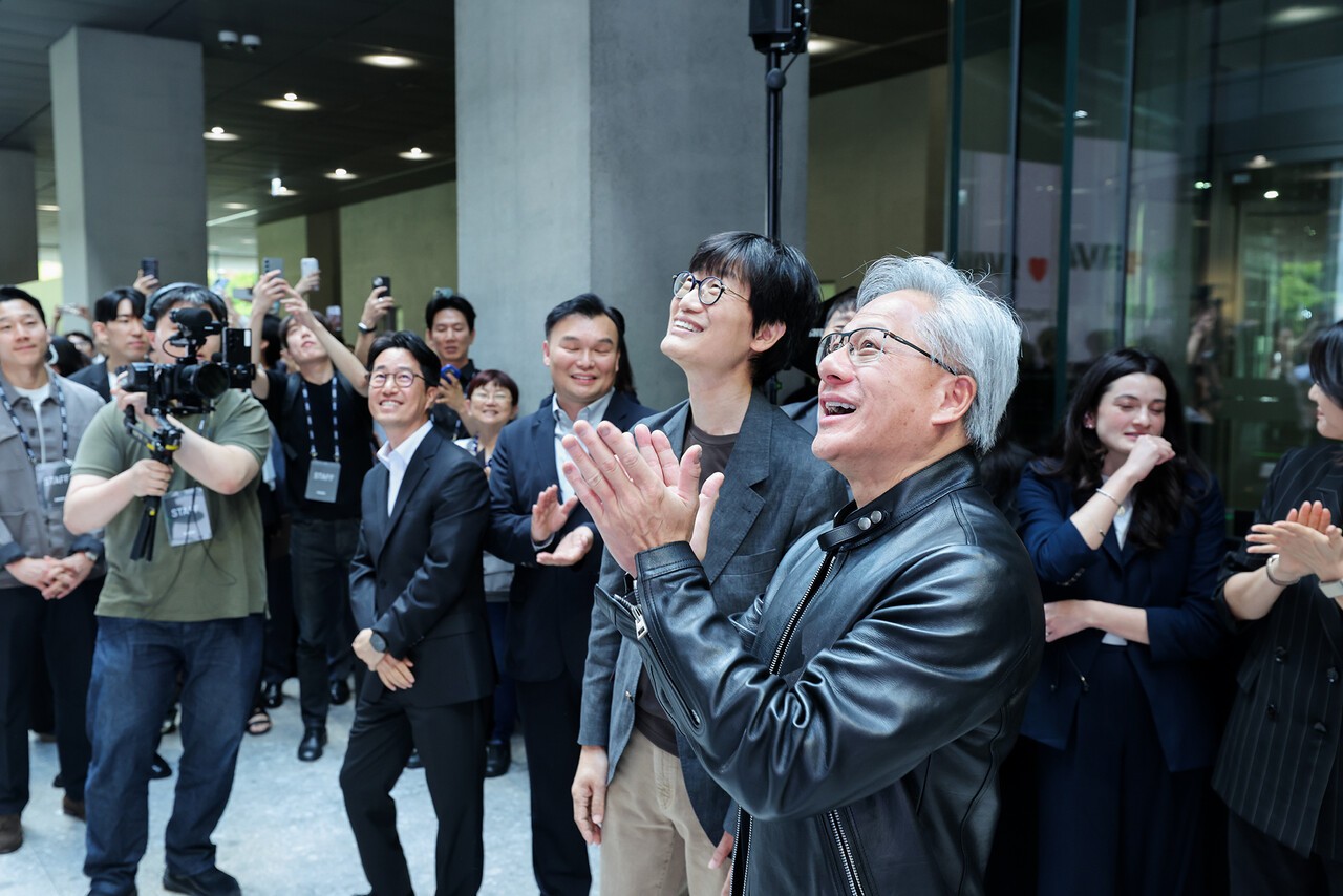 네이버, 엔비디아와 GW급 AI 팩토리·서울판 월드 모델 구축 맞손