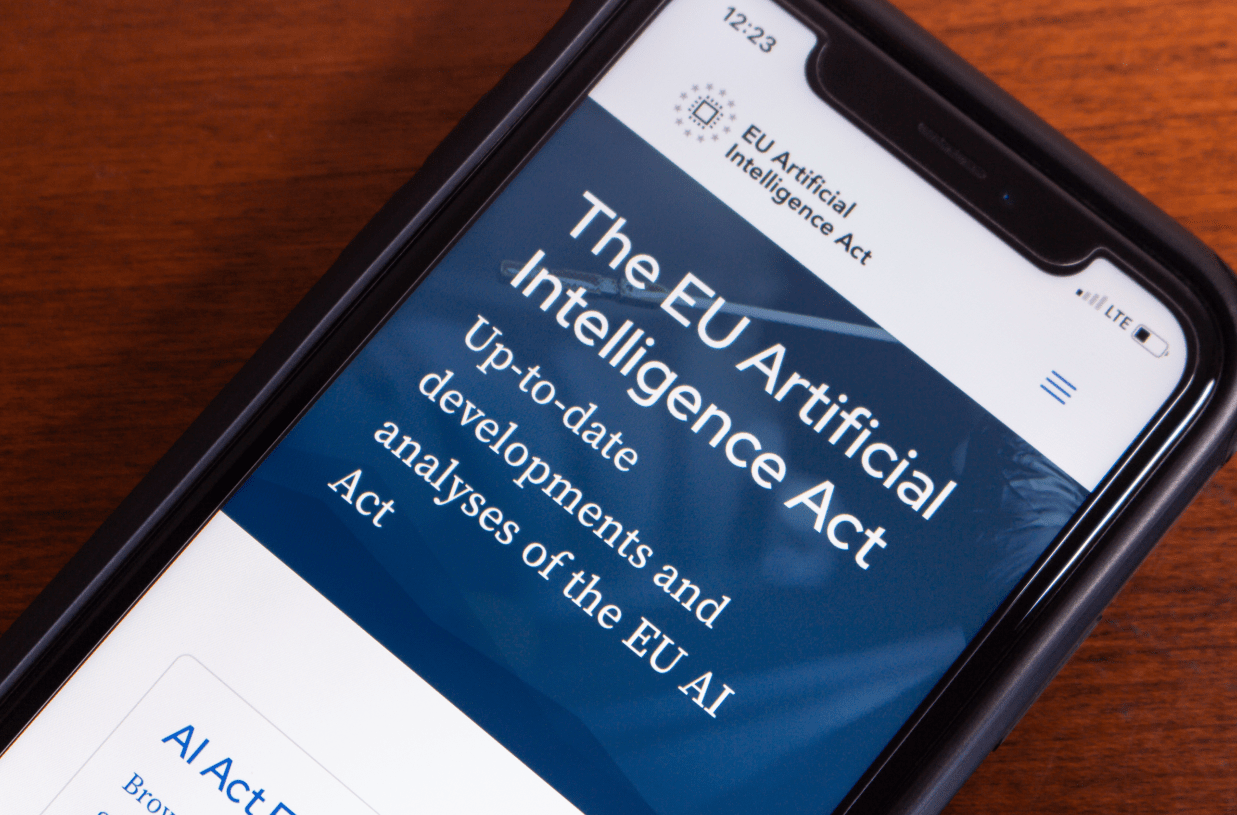 EU, 8월부터 AI 챗봇·딥페이크 표기 의무화…'AI 라벨링' 규제 본격화