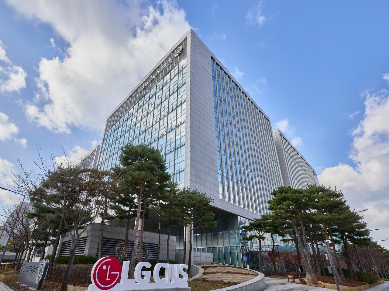 LG CNS, 김포, 제주 등 전국 14개 공항에 AI 프로젝트 추진