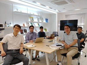 "홍보 느낌나는  기사 지양하고, 여성의 목소리 늘려야"