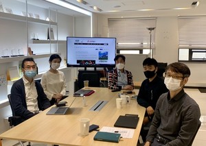 "독자들이 굳이 한번 더 찾아 보지 않게 UX고려해야"