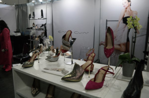 [CES2023] &apos;하이 테크 하이힐&apos; 등장... 이모저모 3일차