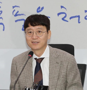 Le député Kim Woong de Suncheon propose le premier projet de loi au monde accordant la personnalité juridique à AI