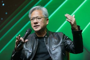 엔비디아 CEO 젠슨 황, 중국 AI 칩 시장의 기회와 규제 리스크 경고