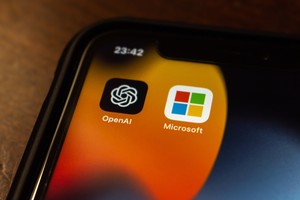 AI 선도 기업들의 가격 할인 전략: 오픈AI의 챗GPT 엔터프라이즈, MS 코파일럿 시장 경쟁 가속화